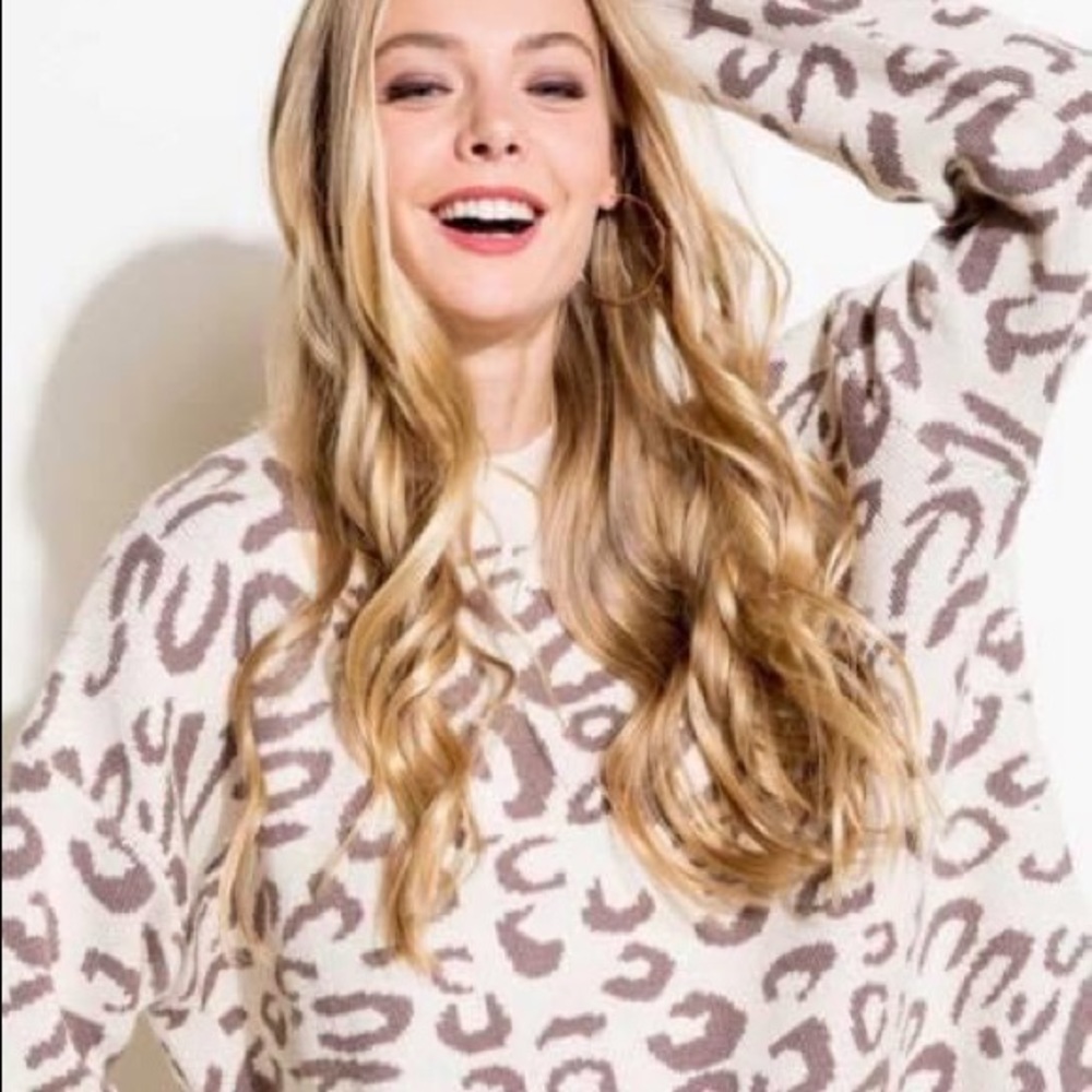White/tan cheetah Print Sweater